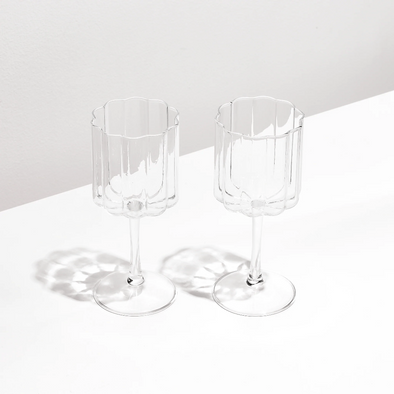 Wave Wine Glass Set in Clear
