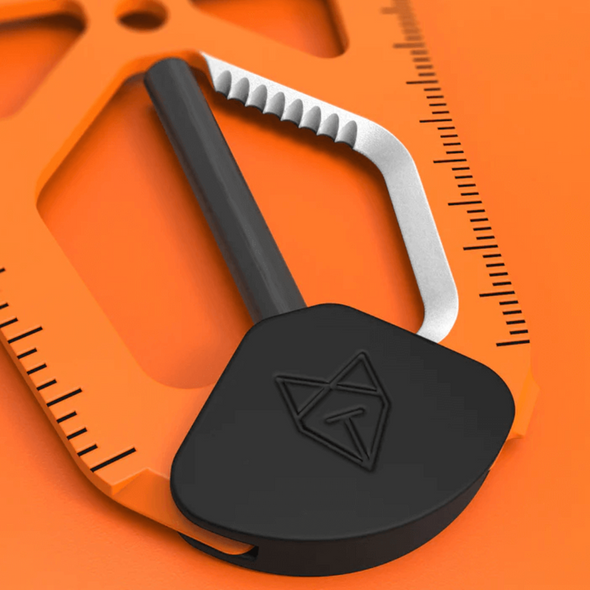 M.020 Camp Card Multitool close up