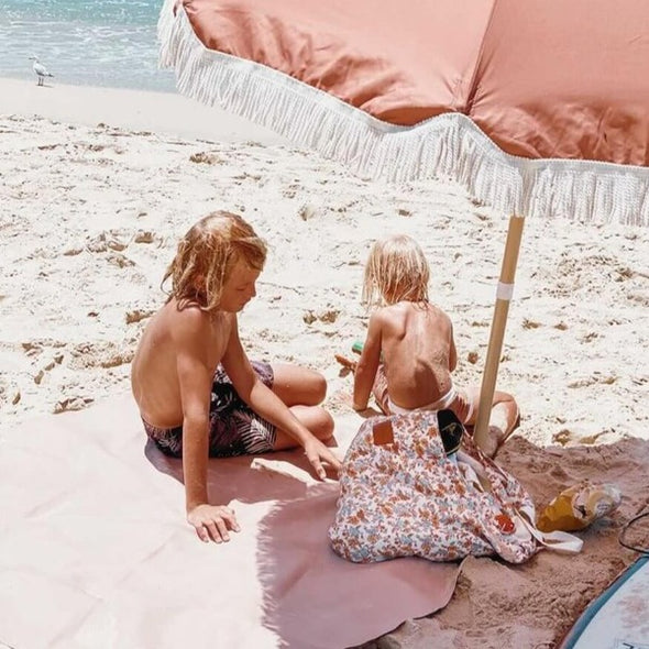 Faemli MAXI CIRCLE mat at the beach