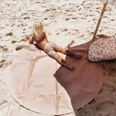 Faemli MAXI CIRCLE mat at the beach