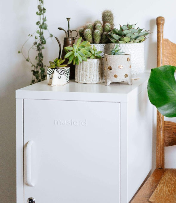 SHORTY LOCKER IN WHITE BY MUSTARD MADE